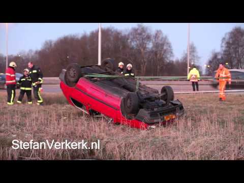 Auto over de kop op knooppunt Hattemerbroek A50 - A28 - ©StefanVerkerk.nl