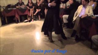 LORENA ERMOCIDA y PANCHO MARTINEZ PEY bailando el Tango DESVELO en la MILONGA PORTEÑO y BAILARIN