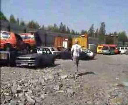 Monkey boy på skroten.