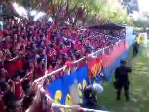 "Turba Roja - La prensa le dijo al jura[Juventud Independiente 1 - 1 FAS]" Barra: Turba Roja • Club: Deportivo FAS