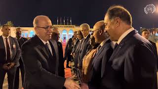 الوزير الأول يودع رئيس الحكومة التونسية لدى مغادرته الجزائر