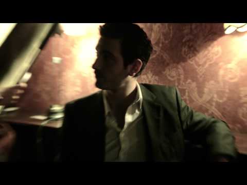 Rotes Kleid - Photoshooting in der Dorett Bar - Mainz