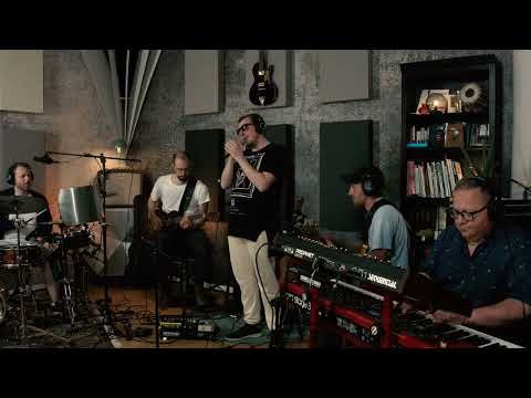 Footsteps in the dark | Isley Brothers | feat. Adriano Prestel and Lukas Häffner @ B&G Sessions