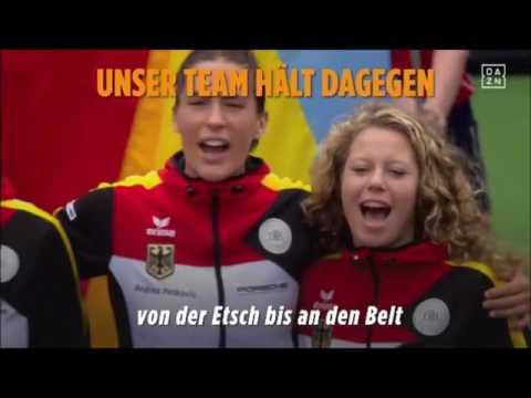 Skandal bei der FED Cup Eröffnung 2017. Lehrer singt bei Hymne "Deutschland Deutschland über alles"