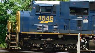 preview picture of video 'CSX 4546 & 528 In Baltimore'