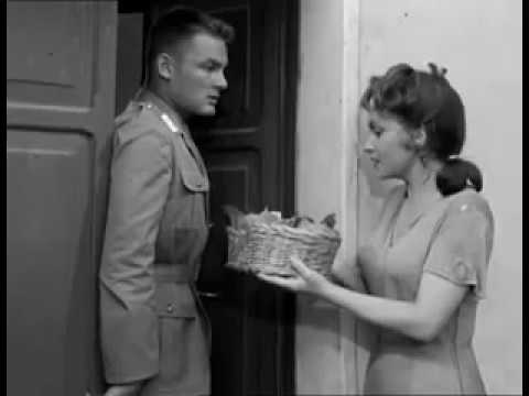 Pane, amore e fantasia . 1953 . La bersagliera innamorata