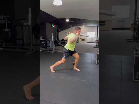 Fentes sautées avec rotations (twist)