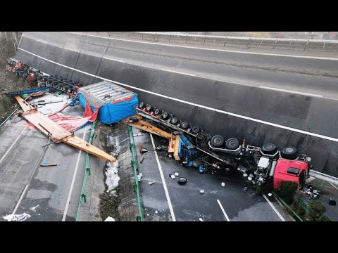 15 Dangerous IDIOTS Excavator & Truck Operator Fails | Tragic TRUCK Fails Collapse, Bad Day VS Truck