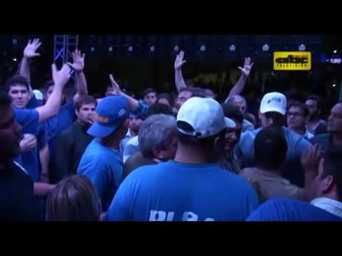 Liberales a los puños y gritos en convención