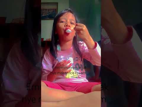 Emmmmm enak nye makan ice cream #cenel Aghnia #cenel Afeefah