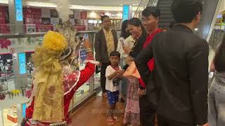 យក្សឡកឆៃយ៉ាំ​ ដេីរពេញផ្សារទំនេីប​ Aeon1