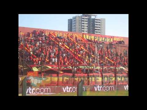 "En casa no nos para Nadie - FuriaRoja" Barra: Fúria Roja &bull; Club: Unión Española