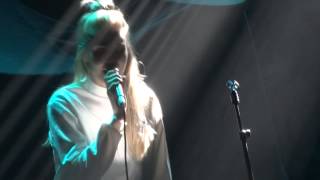 London Grammar - Darling Are You Gonna Leave Me (HD) Live In Paris 2013