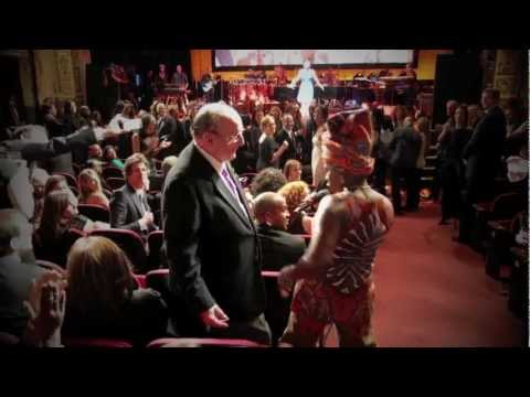 Angelique Kidjo dancing with Clive Davis and singing with Oprah and Alicia Keys at the Apollo