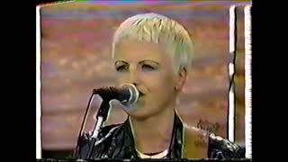 The Cranberries - &quot;Sunday&quot; Woodstock (12/08/1994)