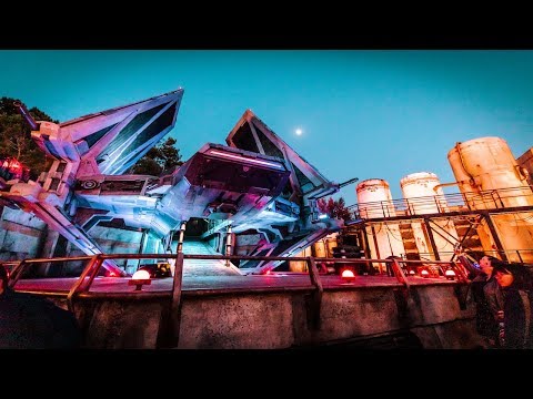 Star Wars Galaxy's Edge: Building a lightsaber/our first time!