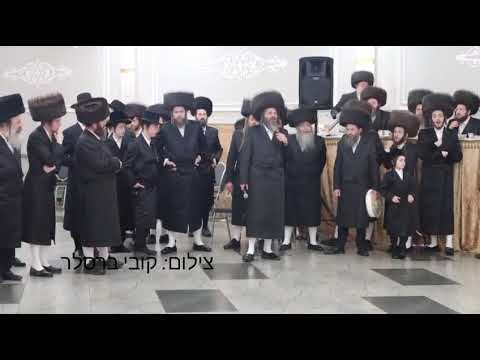 Pittsburgh Rebbe Sings "Zechor Ahavas Kedumim "