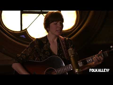 Folk Alley Sessions: Anna Tivel - "Black Umbrella"