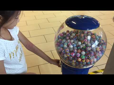 Bouncy Balls Toy Vending Machine.. Fun Time With Toys Wonderland