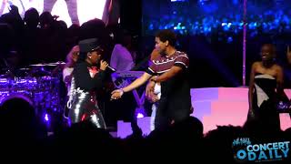Janelle Monáe dances with hearing impaired fan &amp; performs &quot;I Got The Juice&quot; live in Washington DC