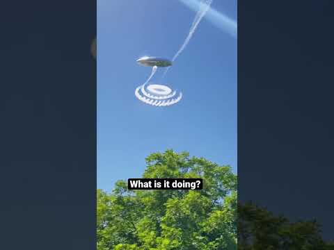 Woah! What is this spaceship doing? 🛸 💨 #shorts