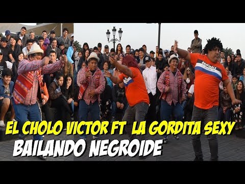El Cholo Victor Bailando Negroide y Huayno con la Gordita Sexy - Comicos Ambulantes 2019