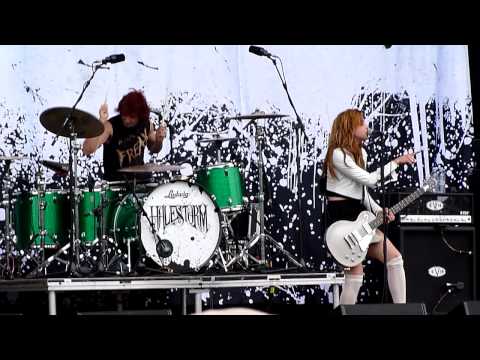 Halestorm : " Freak Like Me " Download festival 9-6-12