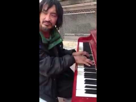 The Beginning - Ryan Arcand﻿ [Omul strazii un artist la pian]