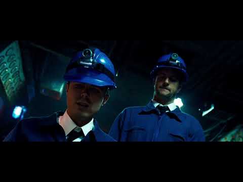 Ocean's Thirteen trailer shot of Willy Bank surveying his casino floor under warm golden lights