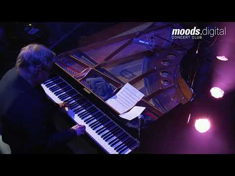 Iiro Rantala & David Helbock playing "Think of One" (Thelonious Monk) live at Moods Jazzclub Zurich