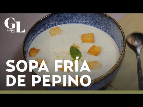 Sopa fría de pepino; hecho con yogur griego y chile serrano