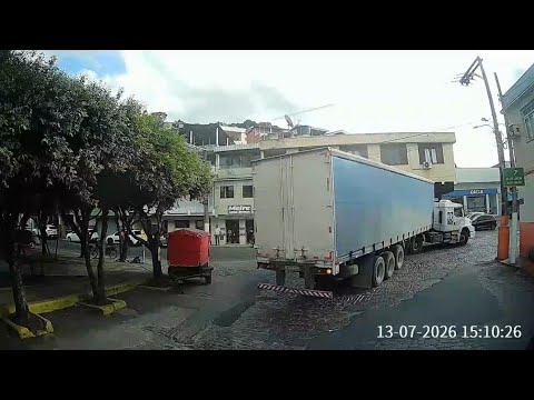 Pirapetinga-MG, cidade mais apertada que já passei com carreta.