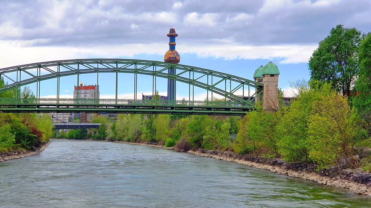 See city highlights on Vienna river cruise.