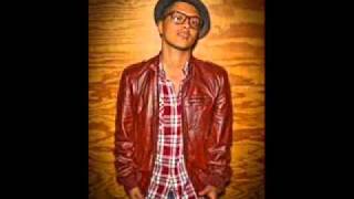 Bruno Mars-Grenade (WITH  LYRICS!)