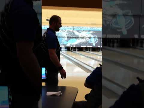 2 hand bowlers need to keep their legs ahead of the throw - Mark Baker explains #pba #bowler #coach