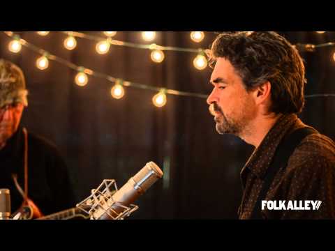 Folk Alley Sessions: Slaid Cleaves - "Without Her"