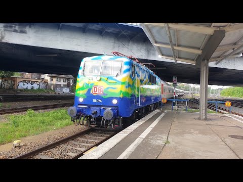 Einfahrt Touristik BR111 mit Fußballsonderzug in Berlin-Lichtenberg