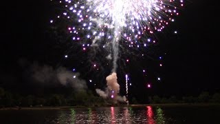 preview picture of video 'Fireworks Lake Monroe Fairfax Indiana'