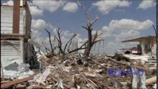 preview picture of video 'Rebuilding Greensburg, Kansas - KTWU's Sunflower Journeys'