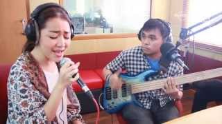 Download lagu [FRIDAY I'M IN LOUNGE] Barry Likumahuwa & Adinda Shalahita - Every Little Step mp3