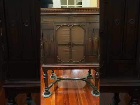 Dream Tango by the International Novelty Orchestra, 1927 on the 1926 Brunswick Hampton phonograph