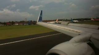 preview picture of video 'Landing at jogja rwy 27..'