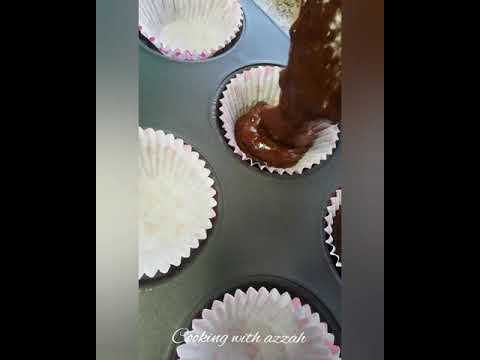 بخطوات قليلة تصنع أشهى كب كيكChocolate cupcake كب كيك الشوكولاتة🍫#cooking_with_azzah