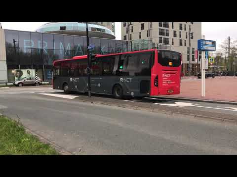 Bussen en Trams in Zoetermeer Centrum - West