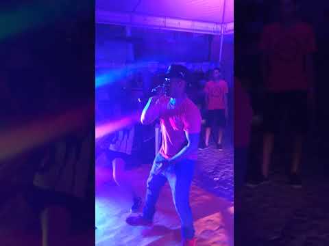 MC Lelinho (vila de ponta Negra) representando todas as quebrada , manda muito o moleque 😁