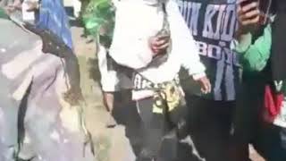 Download lagu Bonek ambilkan wisatawan luar untuk bicara 'arema jancok ' mp3 Download lagu Bonek ambilkan wisatawan luar untuk bicara 'arema jancok ' mp3