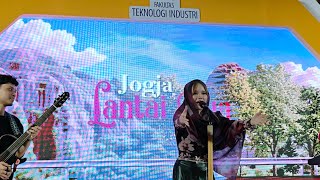 Download lagu 'Jogja Lantai 2' dibawakan oleh Fanny Soegi di event FTI UII Pakuwon Jogja  mp3