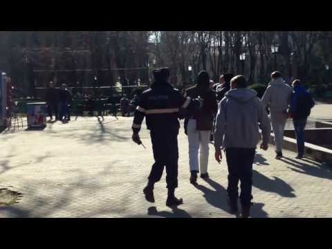 Curaj.Tv - John Onoje a fost agresat de gopnici rasiști