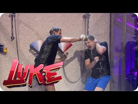 The Shower of Laugh  Luke duscht und singt mit Sexsymbol Tom Beck! - LUKE! Die Woche und ich