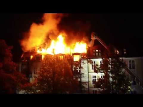 11.10.2014 - Großeinsatz in Schöneberg Dachstuhl in Flammen Einsatzbilder